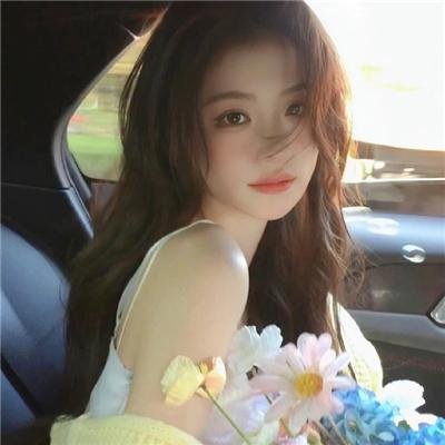 情薄似流云,红颜洽春风